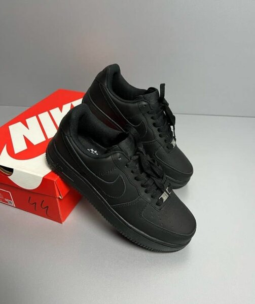 Nike airforce 1 sneakers black