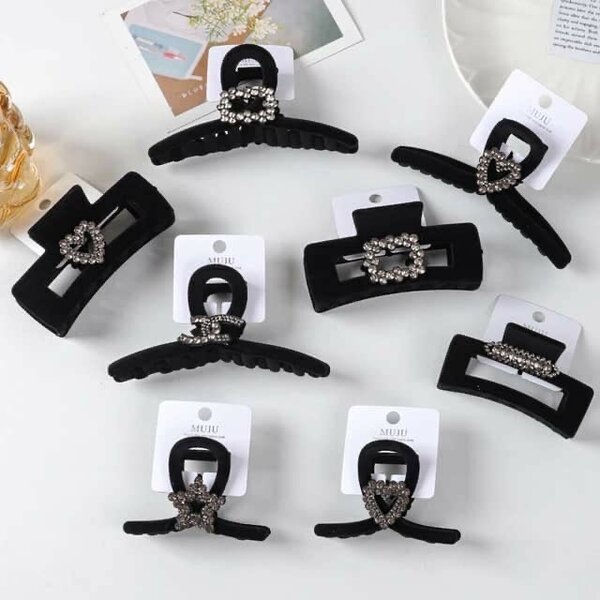 Cue hair clip