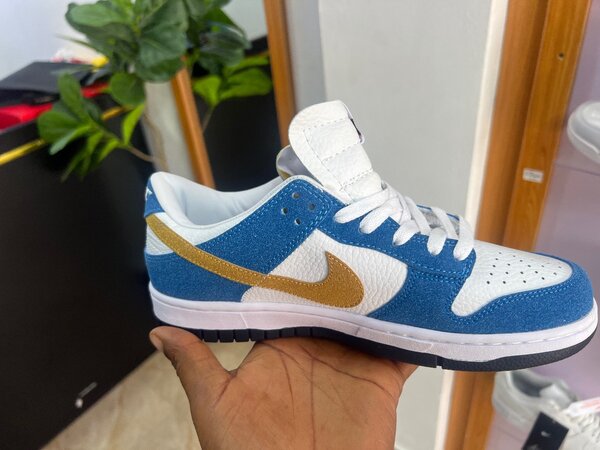 Sneaker