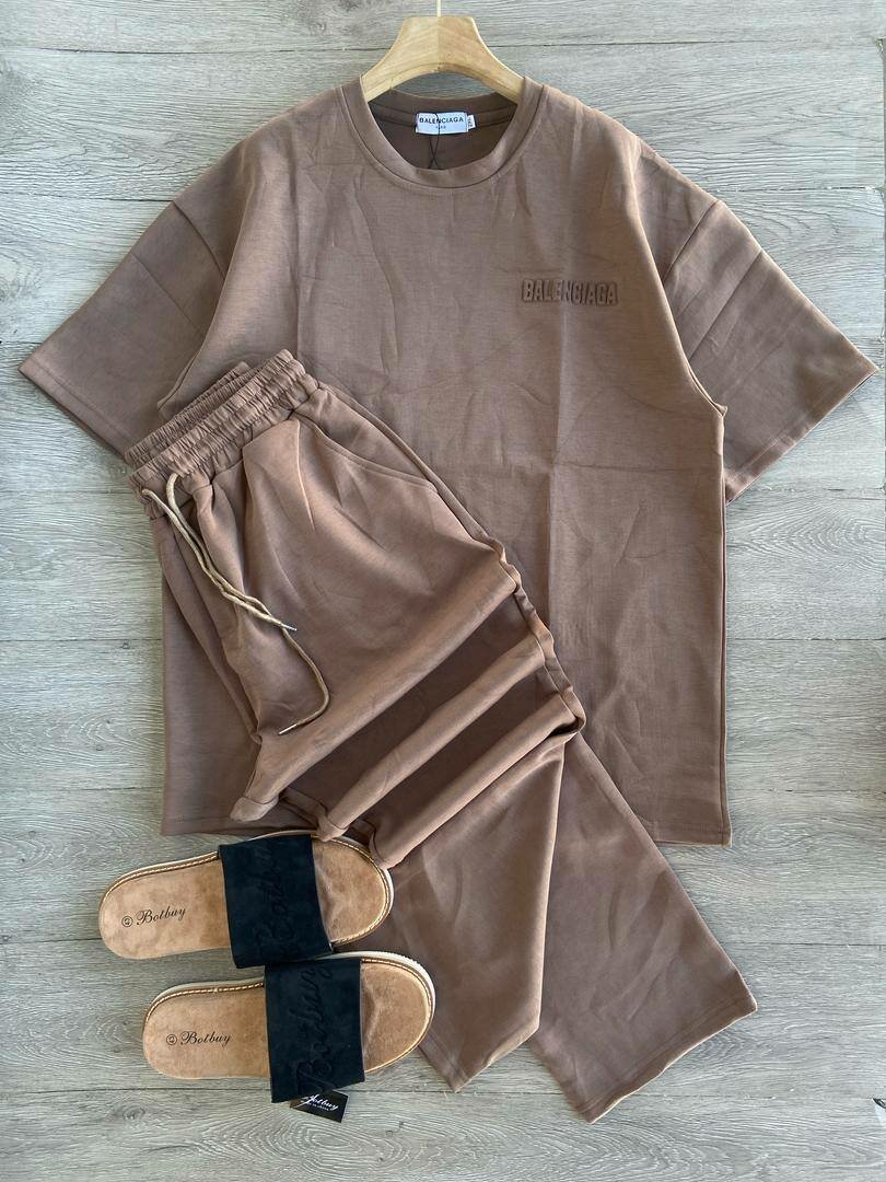 BALENCIAGA OUTFITS