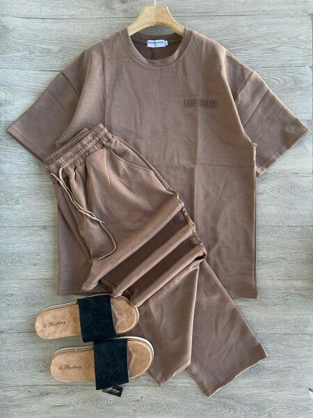 BALENCIAGA OUTFITS