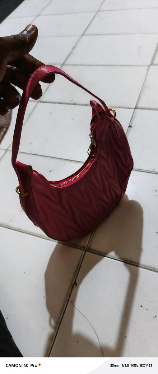 Petit sac à main rouge élégant