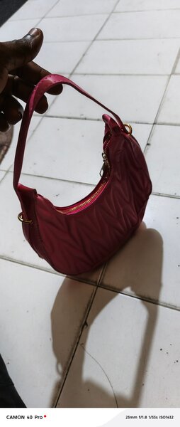 Petit sac à main rouge élégant