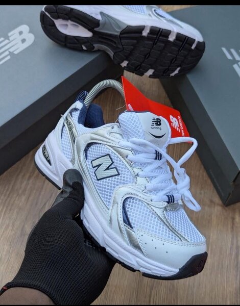 Baskets blanches tendance en mesh