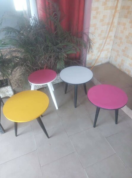 Table scandinave