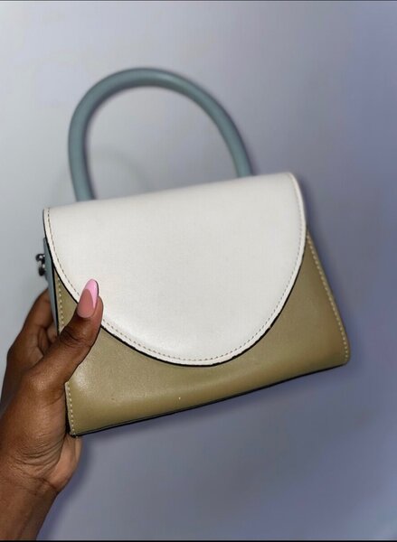 Hand bag
