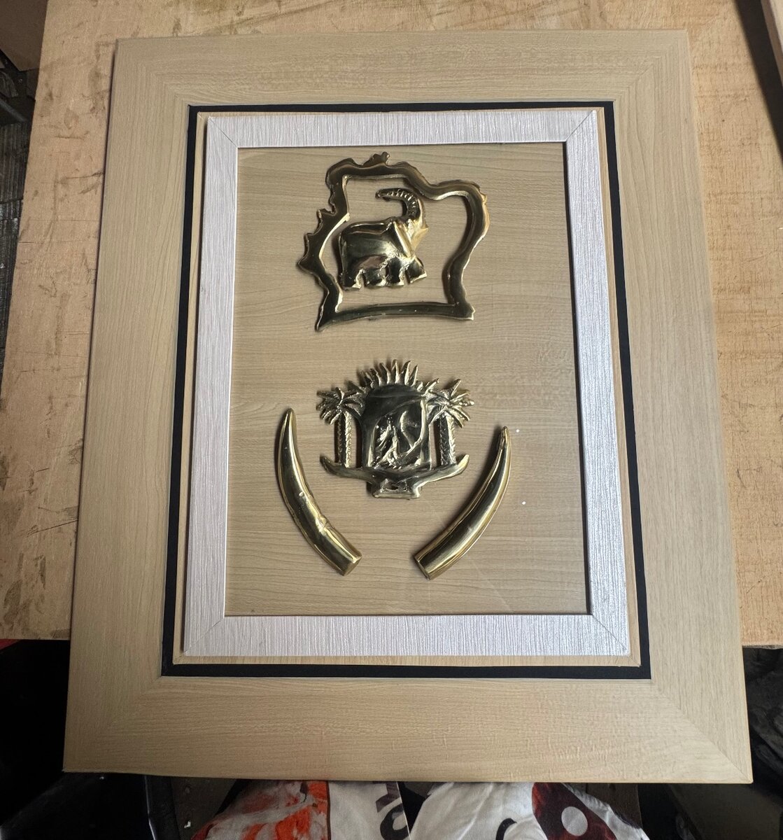 Œuvre dart africain en bronze