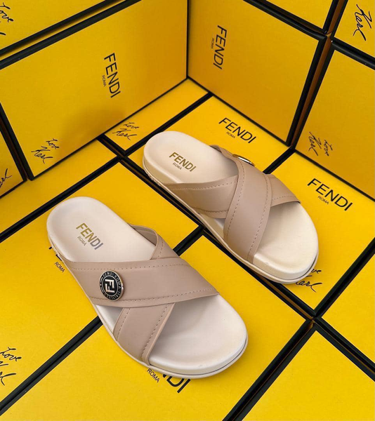 Claquettes beige