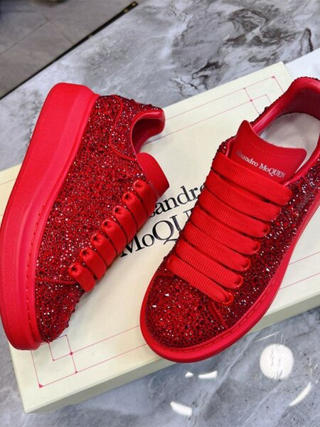Baskets rouges scintillantes