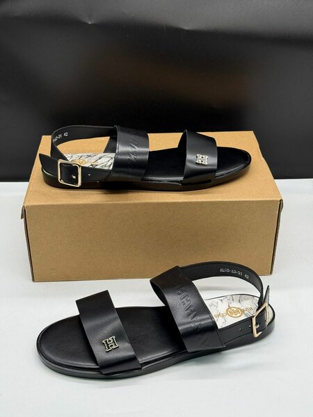Sandales en cuir noir élégantes