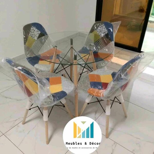 Ensemble table et chaises