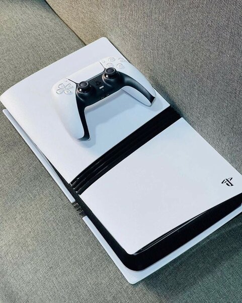 PLAY STATION 5 FRESH IN BOX