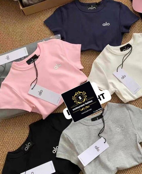 Alo T-shirts Femme Confort