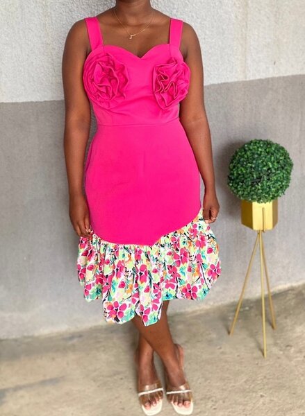 Robes fleur au niveau de la poitrine