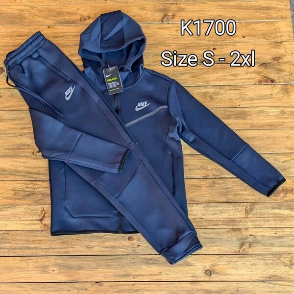 NIKE TECH FLEECE
