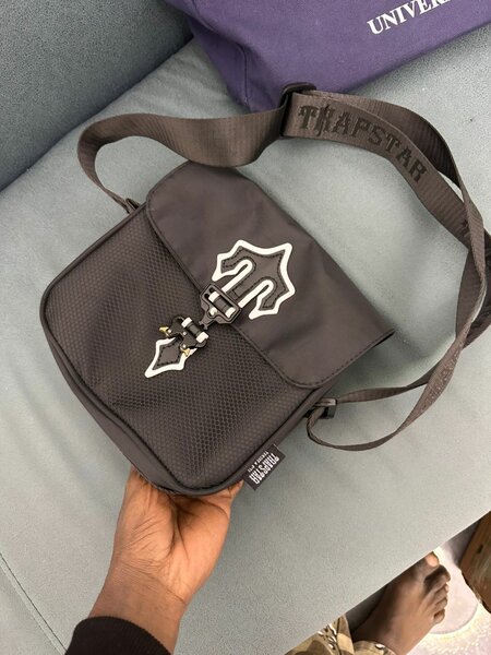 Sacoche Trapstar Originale  3 900F en GROS