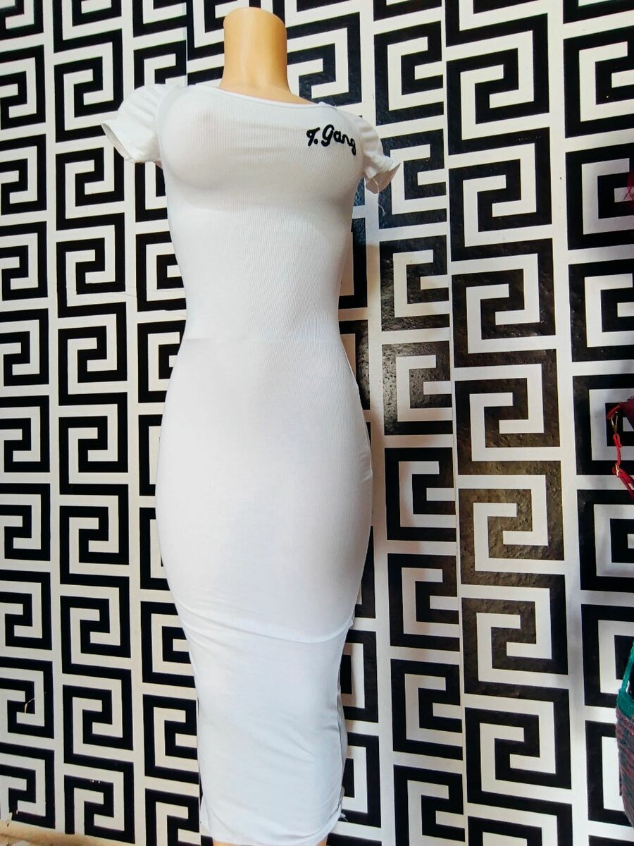 Robe moulante blanche élégante