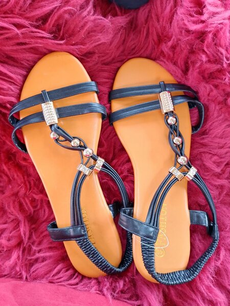 Sandales élégantes en cuir noir