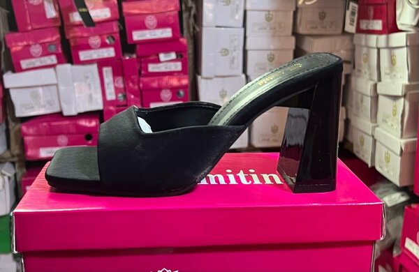 Chic mules