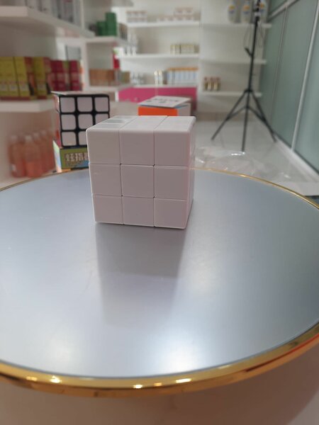 Cube unicouleur blanc