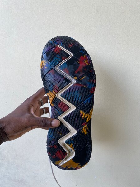 Kyrie 4