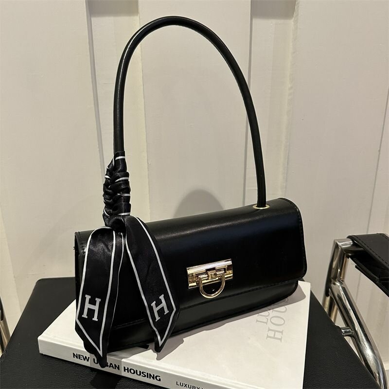 Baguette handbags