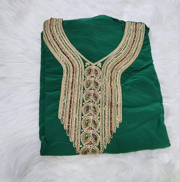 Boubou marocain en crêpe vert foncé avec or