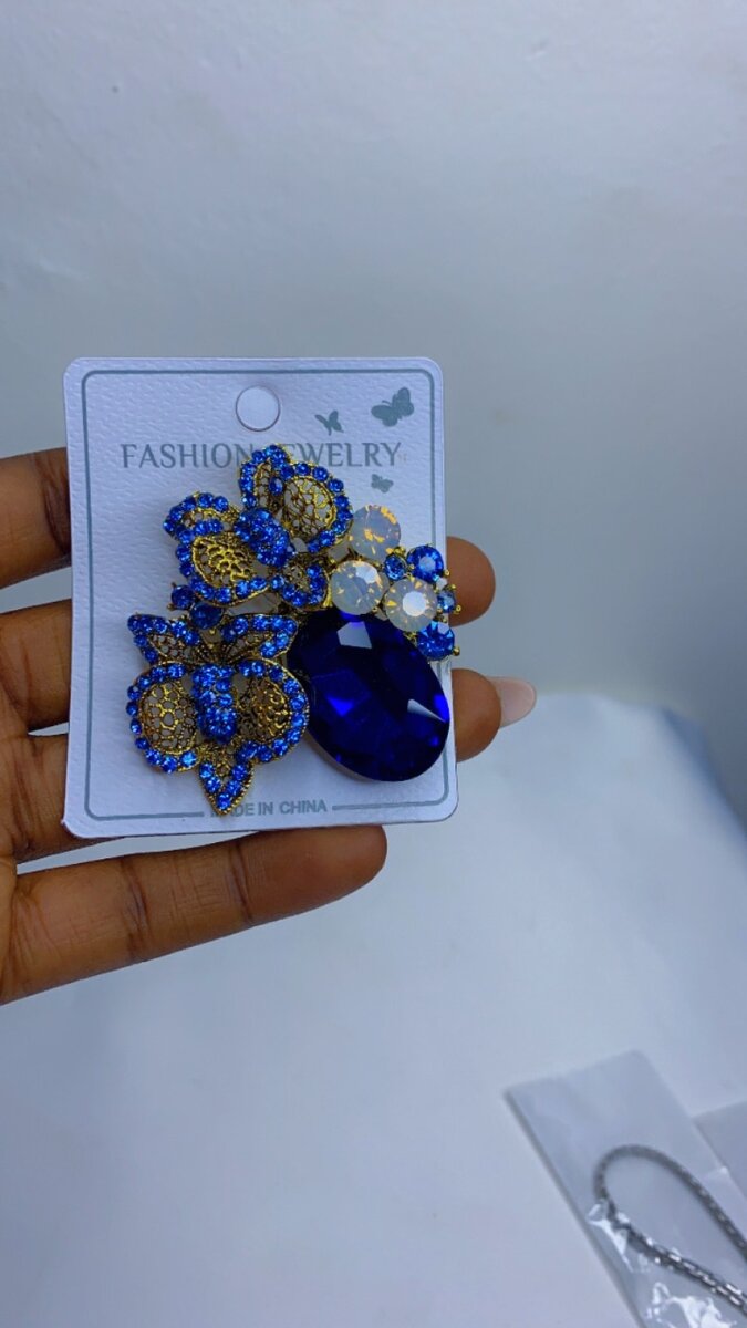 Statement brooch