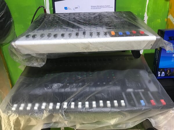 Powered mixer(16cH)