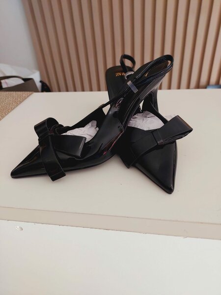 Women's high heel pumps