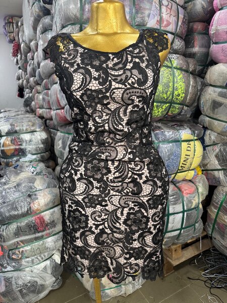 Robe dentelle noire élégante