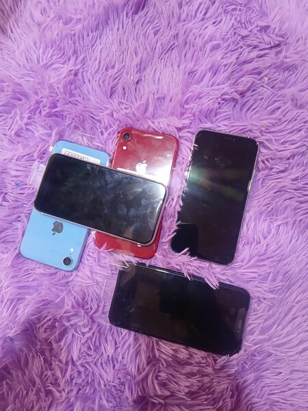 IPHONE XR SIMPLE