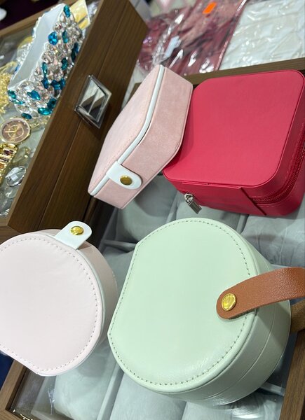 Jewelry box