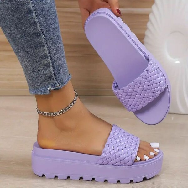 Women's slippers