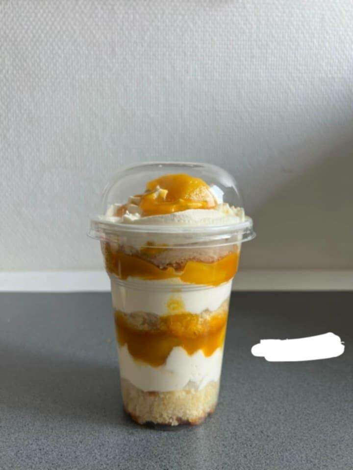 Layer cup
