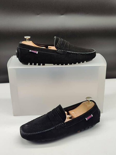 Mocassins en daim noirs élégants