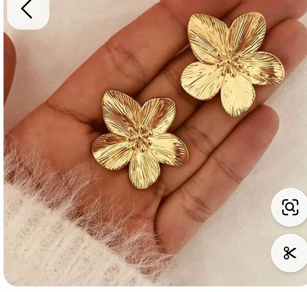 Flower earing