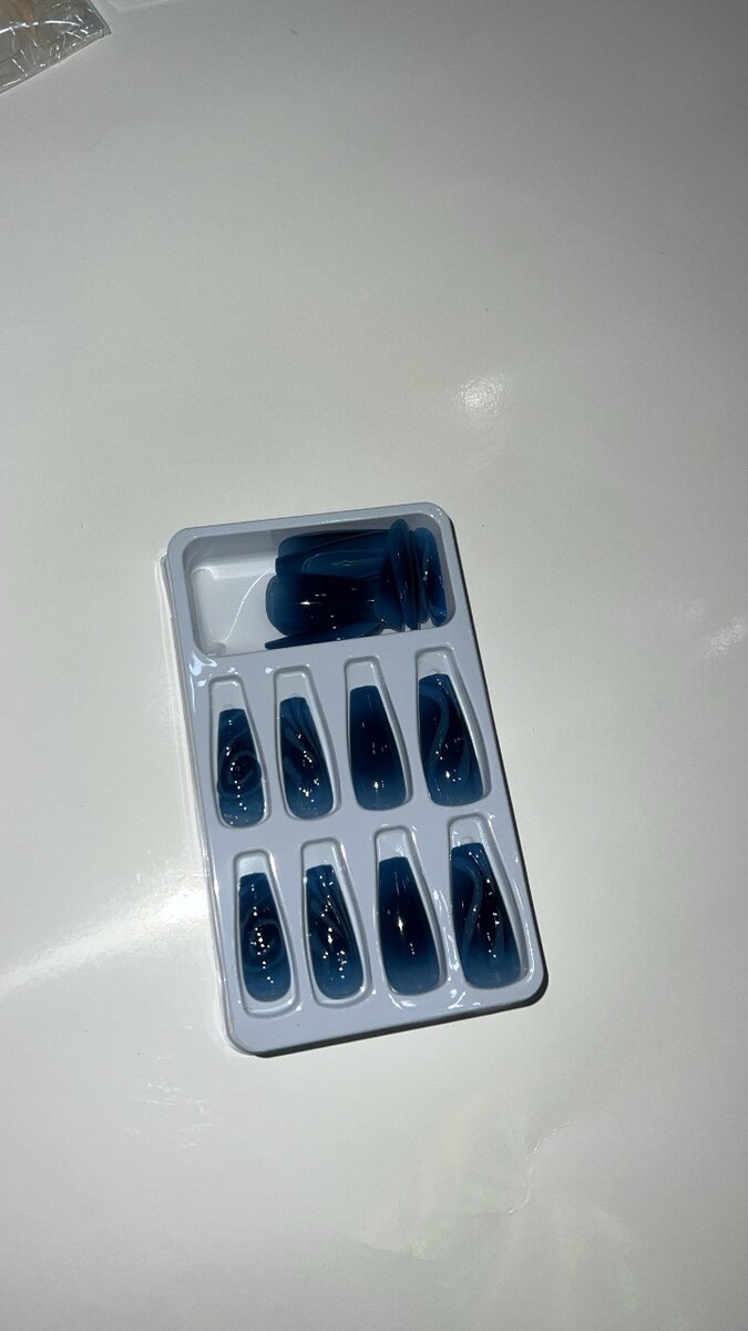 PRESS ON NAILS