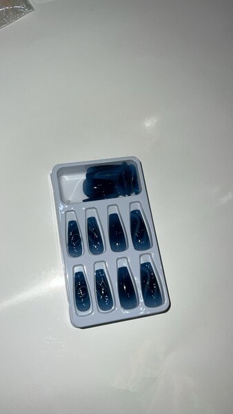 PRESS ON NAILS
