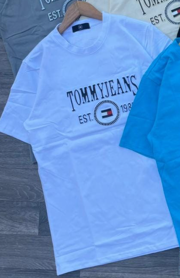 T-shirt white
