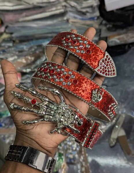 Ceinture strassée extravagante