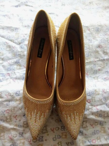 Golden stoned full shoe (Thrift)