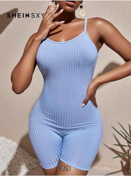 Combinaison moulante pour femmes