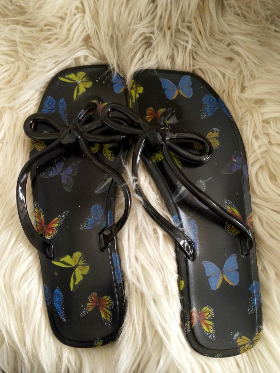 Sandale a motif