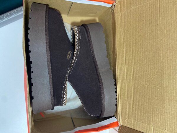 UGG