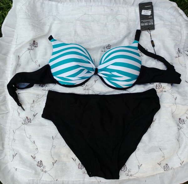 Hot Bikinis