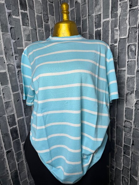 T-shirt rayé bleu et blanc