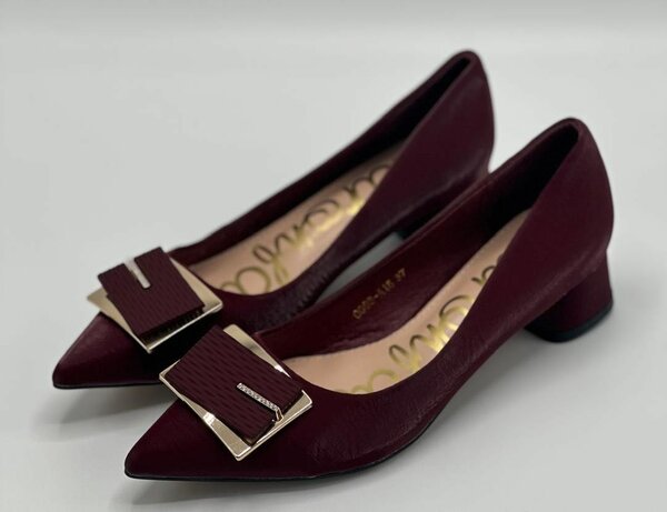 Flat shoe