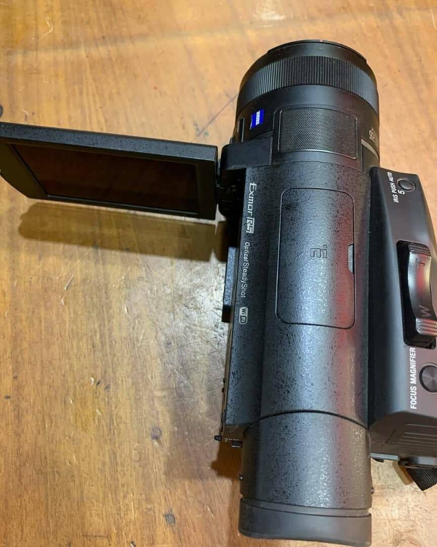 Sony FDR-AX700