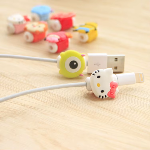 Lot de 50 figurines de cable